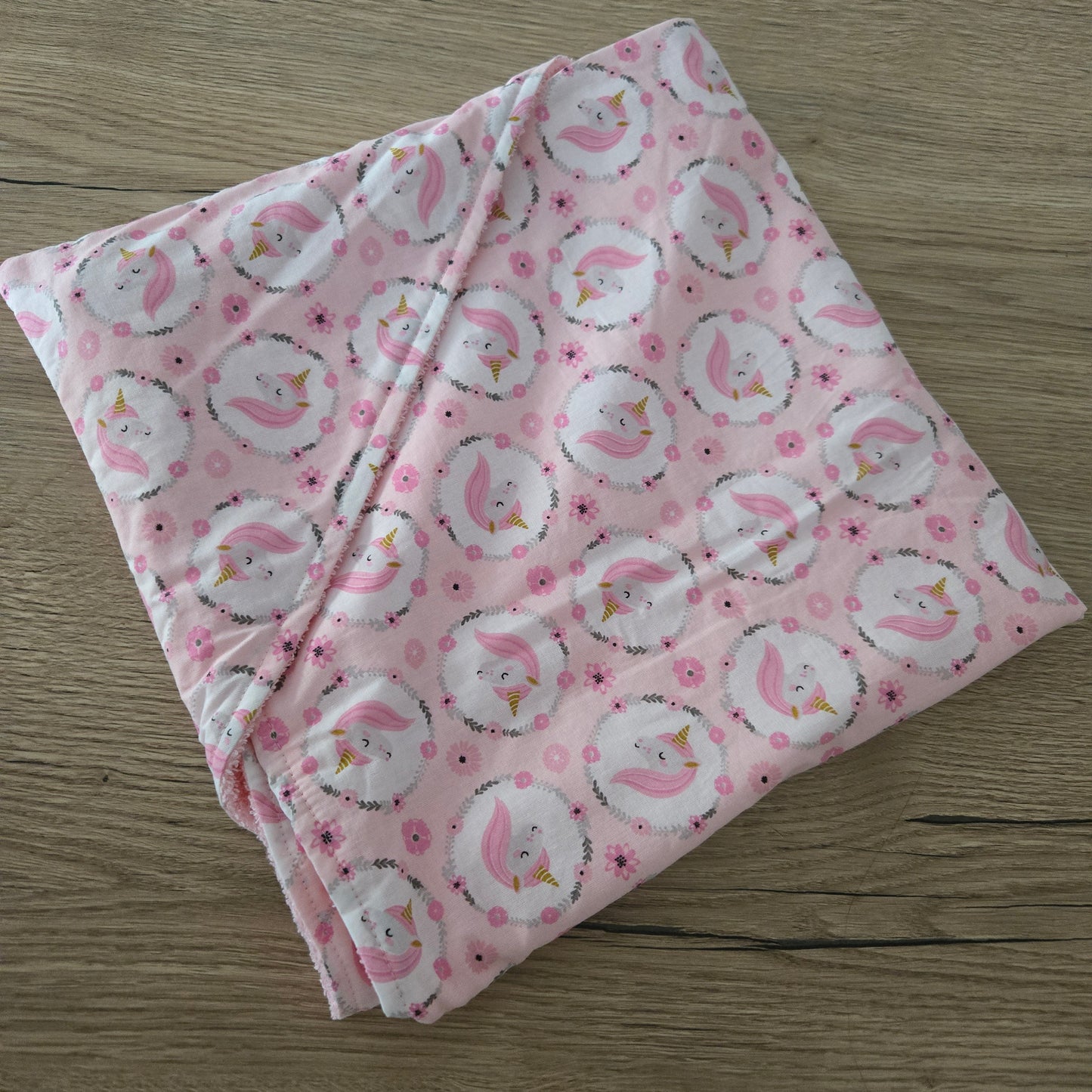 Asciugamano quadrato con cappuccio bebè