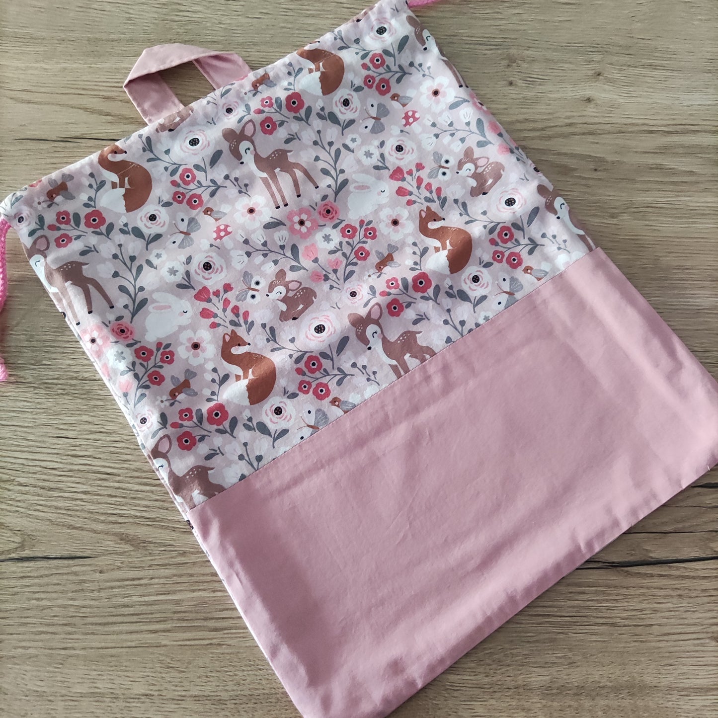 Set asilo con cerbiatti base rosa