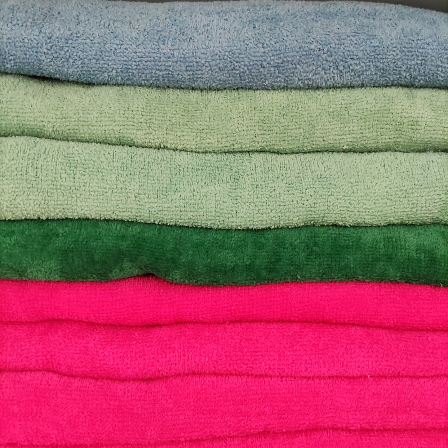 Pochette in spugna con iniziali ricamate