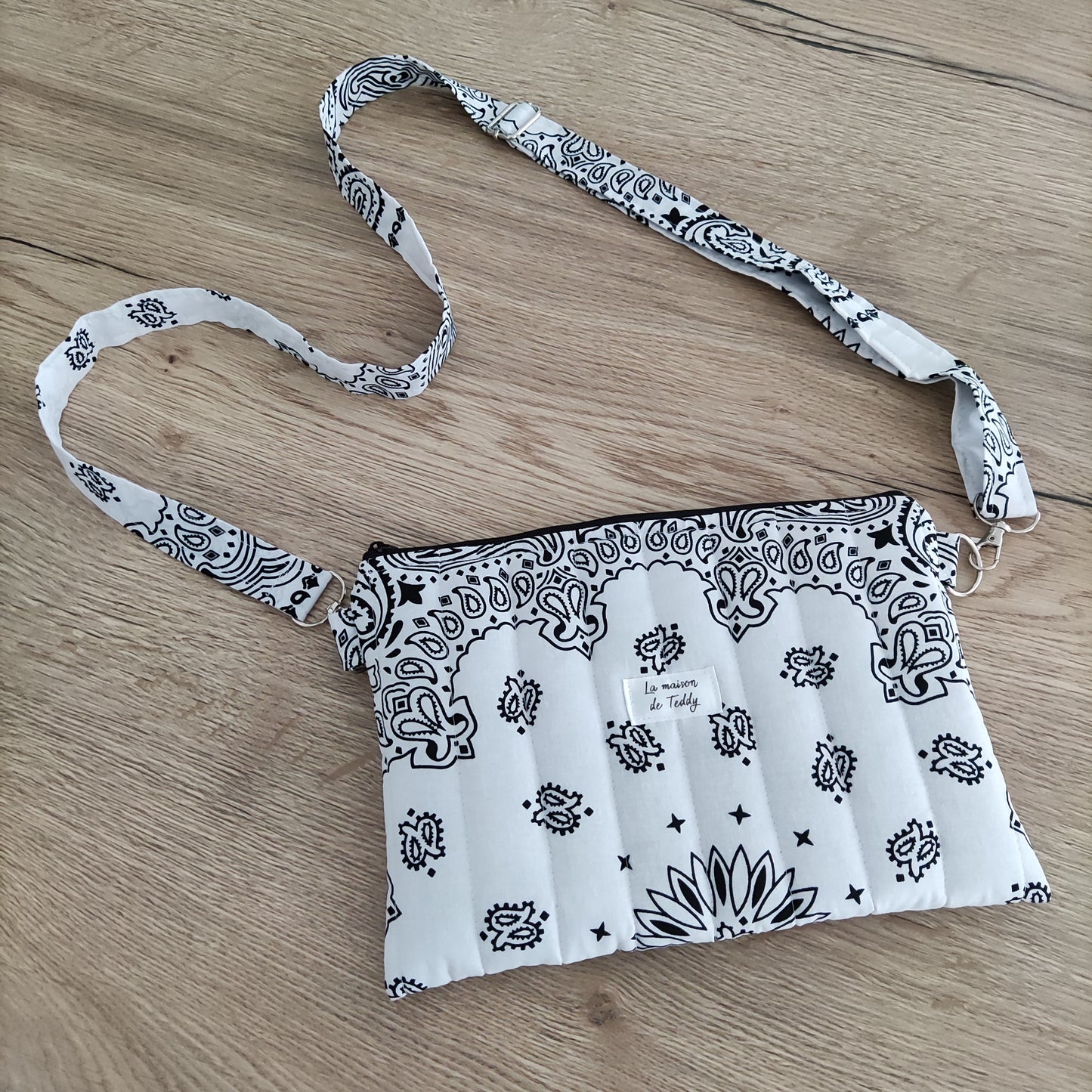 Borsa tracolla trapuntata bandana