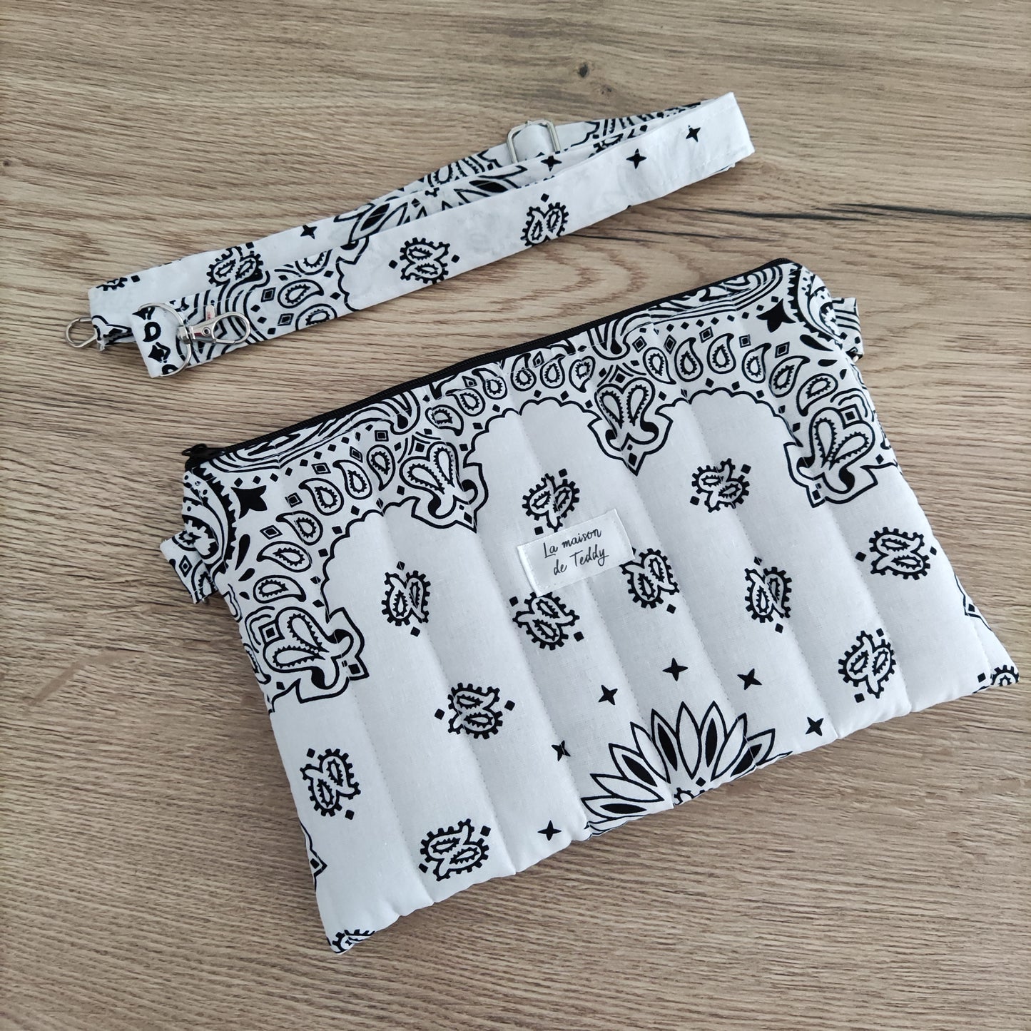 Borsa tracolla trapuntata bandana
