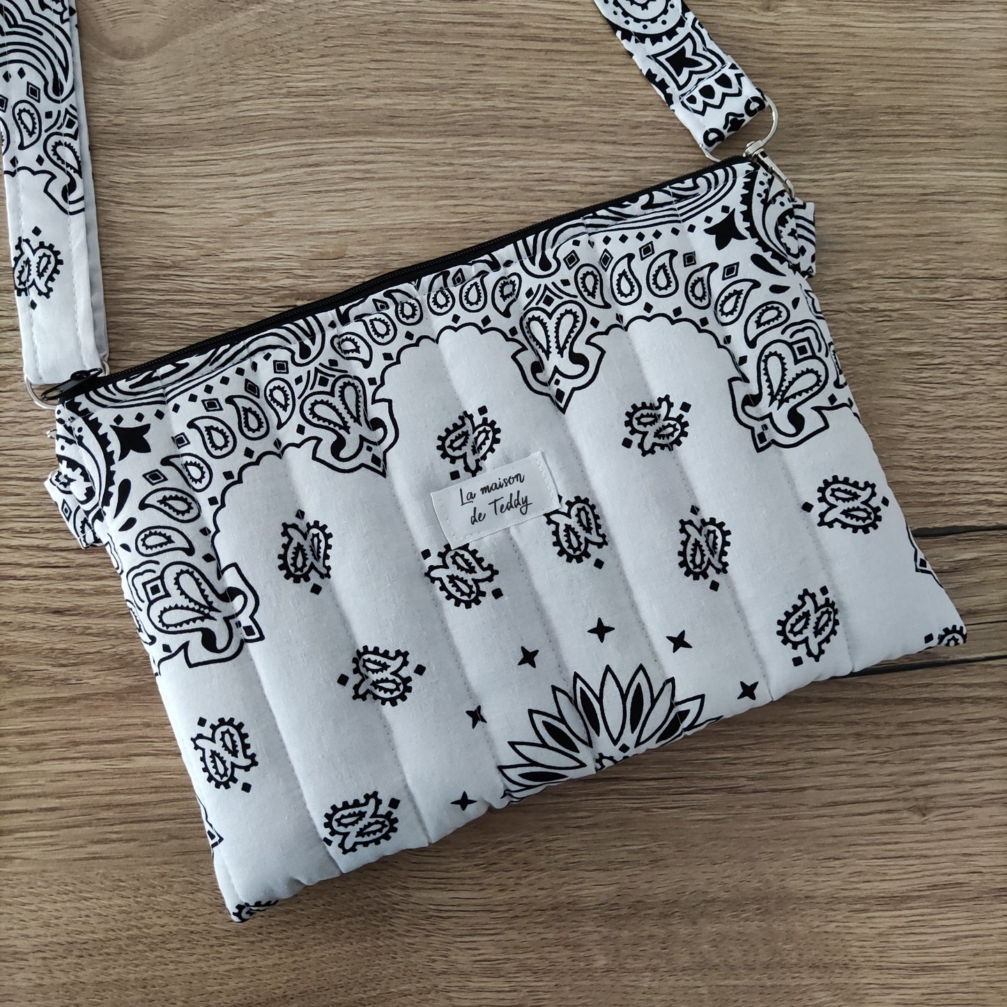 Borsa tracolla trapuntata bandana
