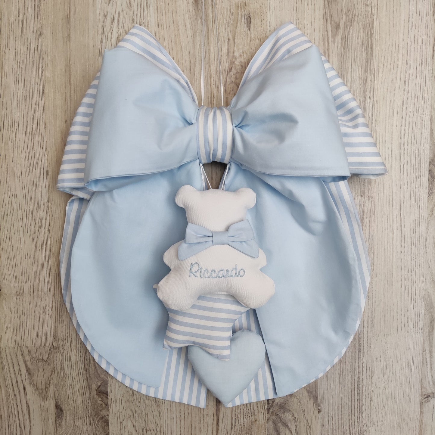 Fiocco nascita azzurro tinta unita e a righe - Soggetto personalizzabile