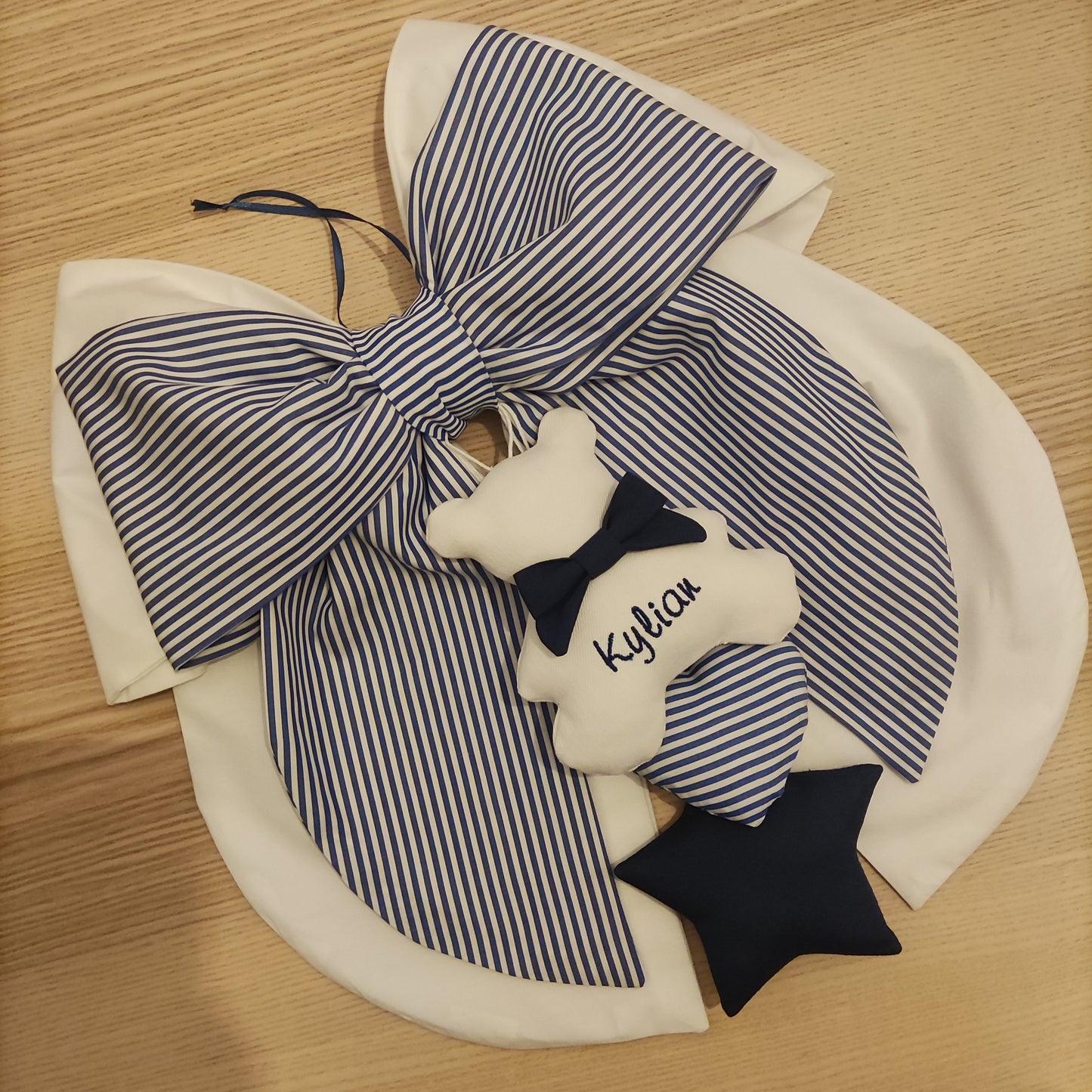 Fiocco nascita bianco e a righe blu - Soggetto personalizzabile