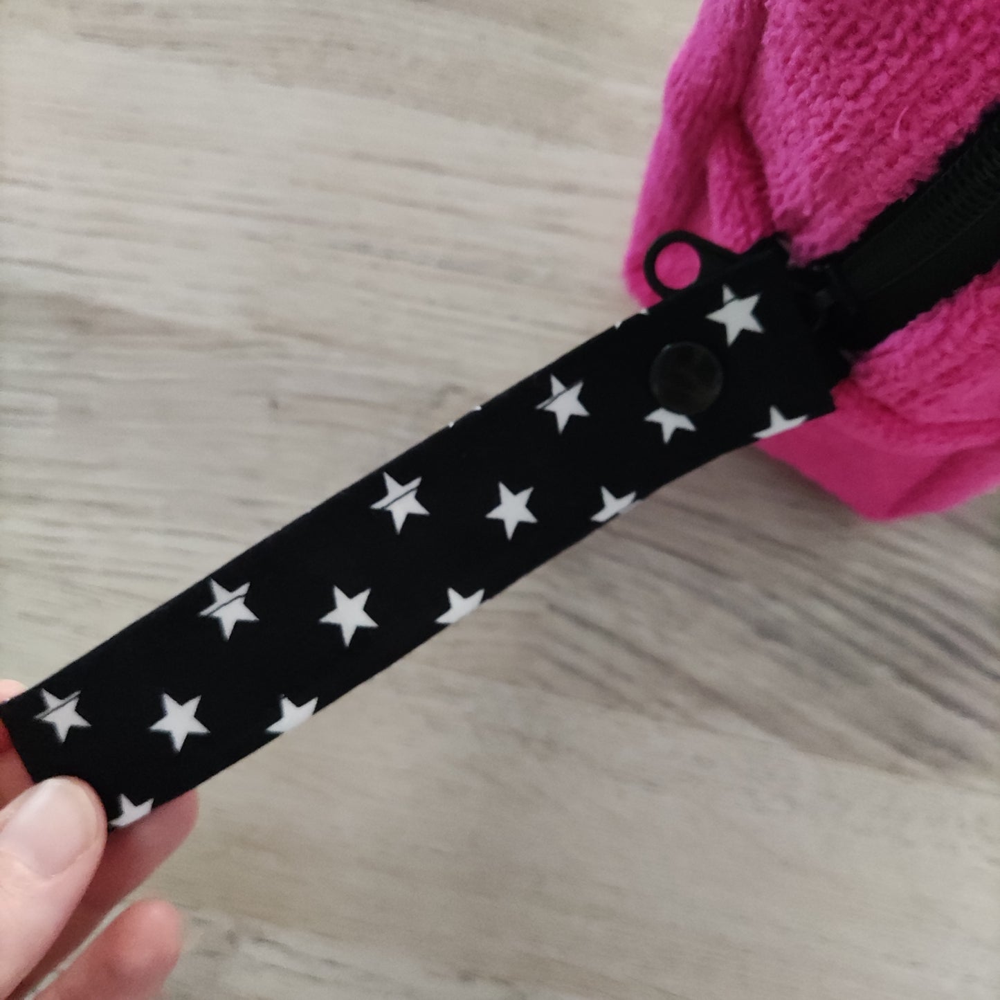Pochette in spugna con iniziali ricamate
