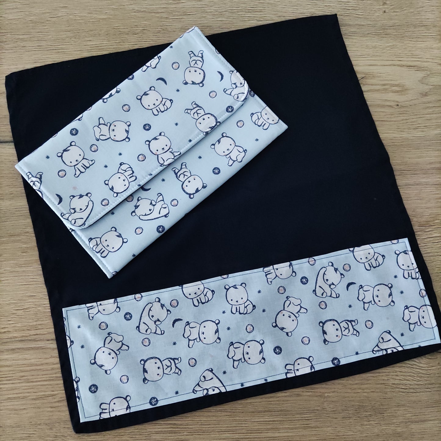 Porta tovagliolo asilo con tovagliolo - Fantasia orsetti bianchi base azzurro