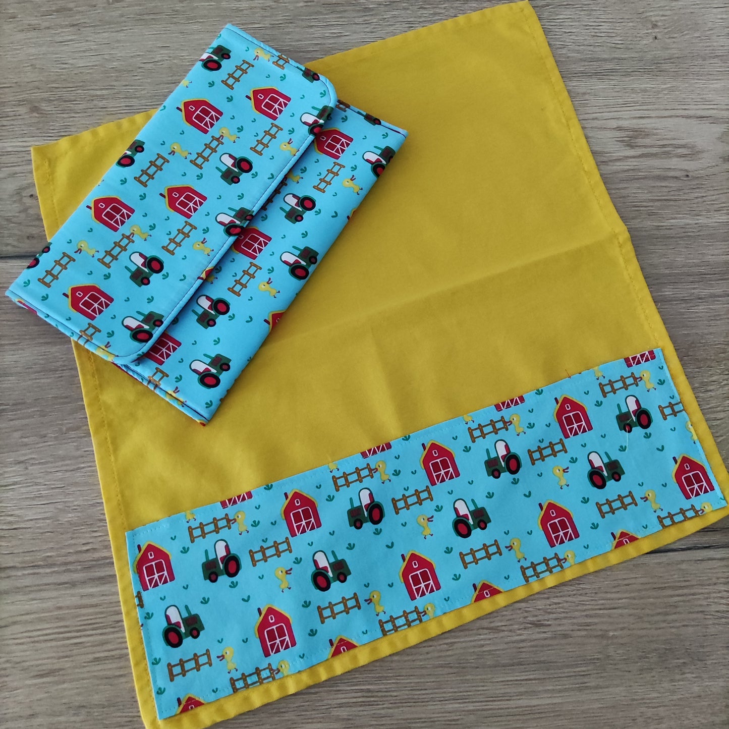 Porta tovagliolo asilo con tovagliolo - Fantasia fattoria fienile rosso