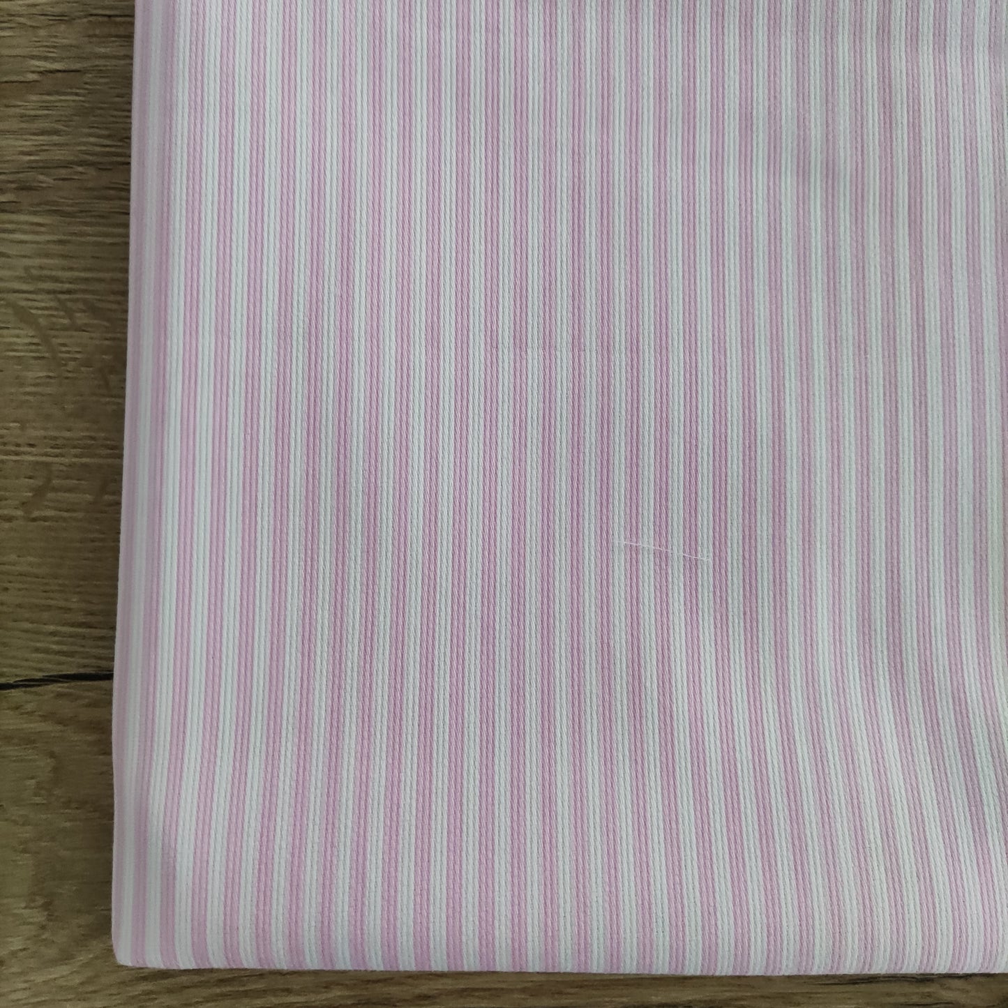 Cesta porta trucchi e prodotti con fiocchetto