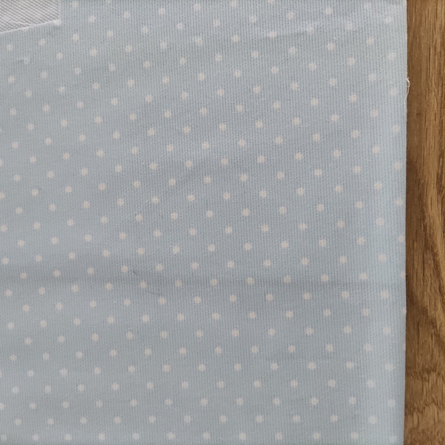 Cesta porta trucchi e prodotti con fiocchetto