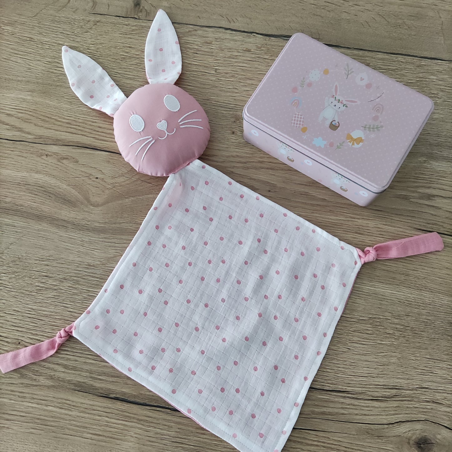 Doudou coniglietto con scatolina pasquale