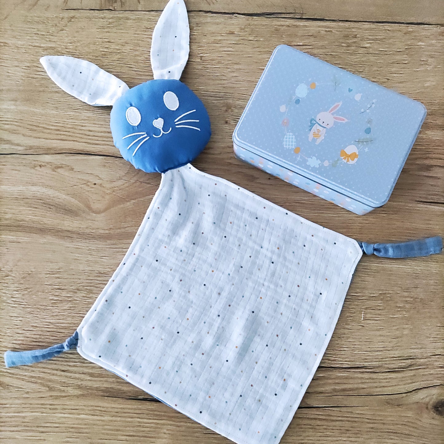 Doudou coniglietto con scatolina pasquale