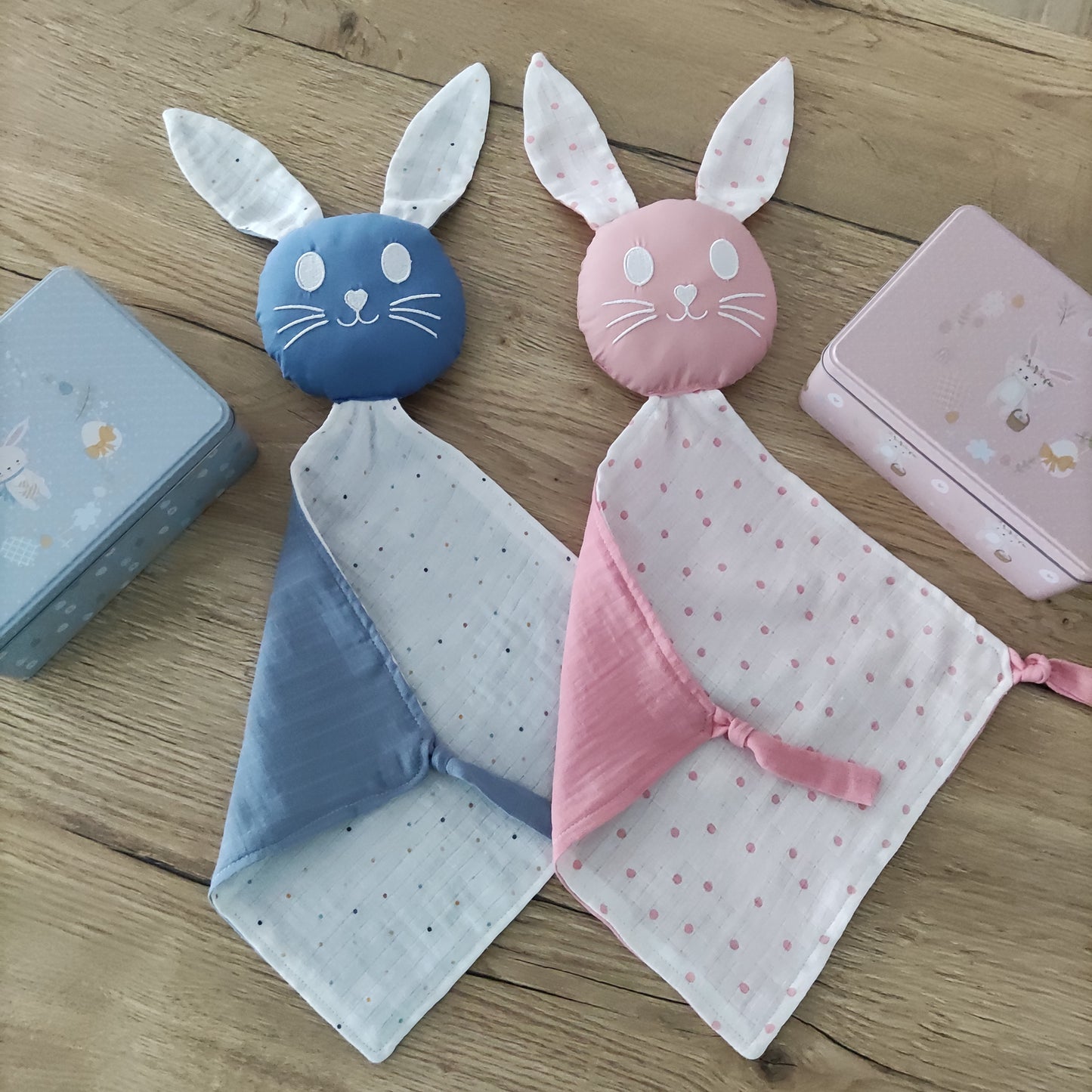 Doudou coniglietto con scatolina pasquale