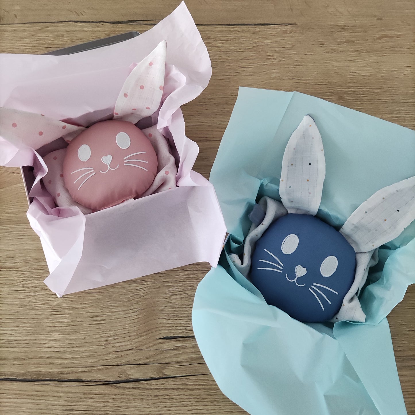 Doudou coniglietto con scatolina pasquale